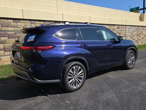 2022 Toyota Highlander Platinum