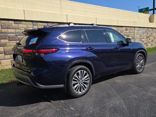2022 Toyota Highlander Platinum