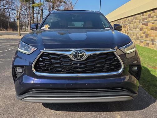 2022 Toyota Highlander Platinum