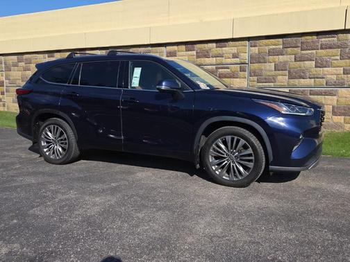 2022 Toyota Highlander Platinum