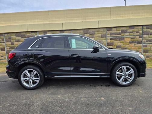 2020 Audi Q3 45 S line Prestige