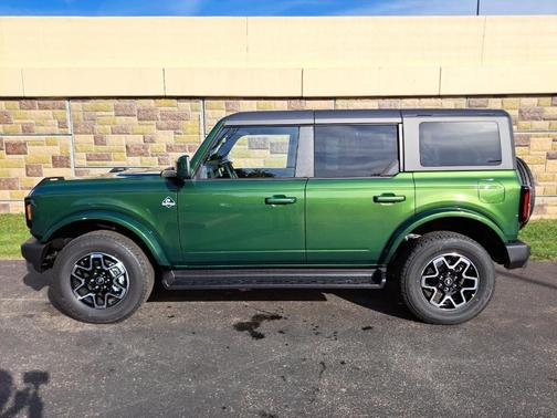 2025 Ford Bronco Outer Banks