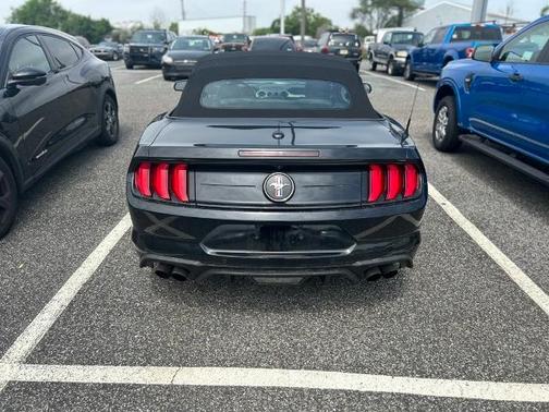 2021 Ford Mustang ECOBOOST PREMIUM