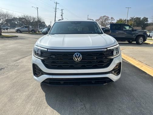 2025 Volkswagen Atlas Cross Sport 2.0T SEL R-Line Black
