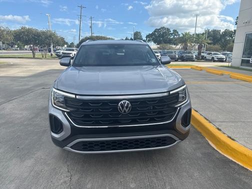Silver Bird Metallic 2024 Volkswagen Atlas Cross Sport 2.0T SE w/ Technology
