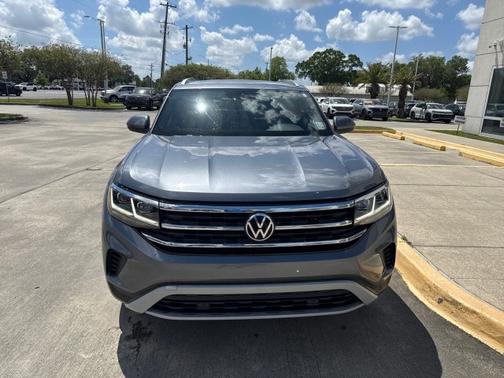 Platinum Gray Metallic 2023 Volkswagen Atlas Cross Sport 3.6 V6 SEL
