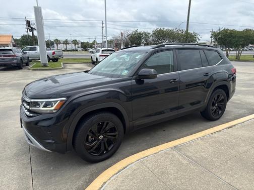 Deep Black Pearl Effect 2022 Volkswagen Atlas 3.6 SE w/ Technology