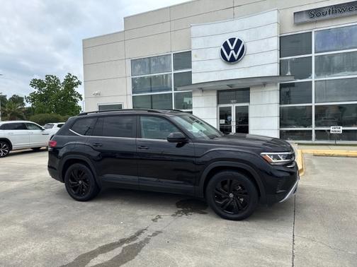 Deep Black Pearl Effect 2022 Volkswagen Atlas 3.6 SE w/ Technology