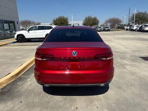 2022 Volkswagen Passat 2.0T Limited Edition