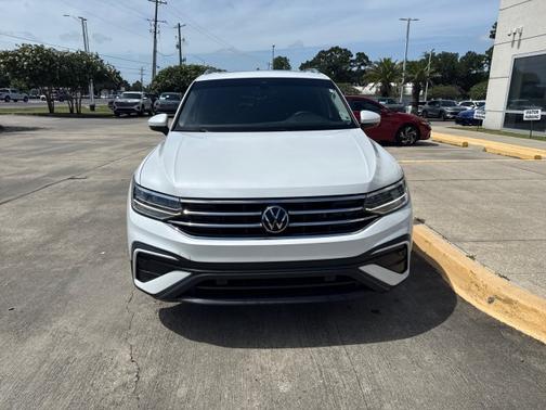 Opal White Pearl Effect 2023 Volkswagen Tiguan 2.0T SE