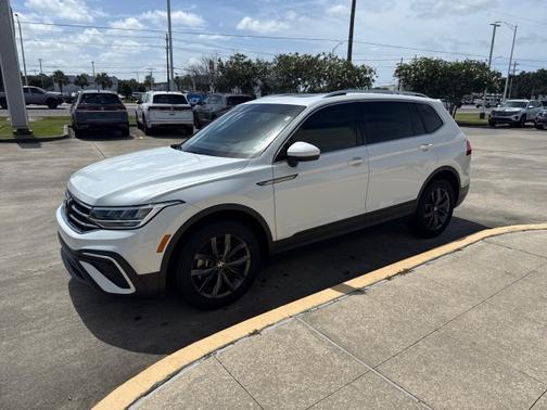 Opal White Pearl Effect 2023 Volkswagen Tiguan 2.0T SE