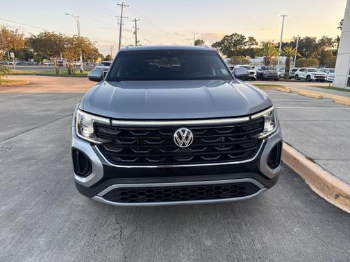 2024 Volkswagen Atlas Cross Sport 2.0T SE w/ Technology