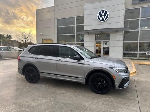 2022 Volkswagen Tiguan 2.0T SE R-Line Black