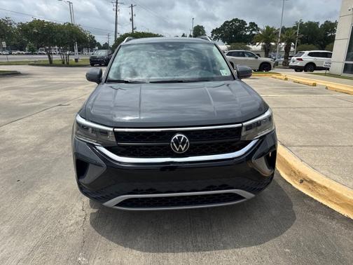 Pure Gray 2023 Volkswagen Taos 1.5T SE