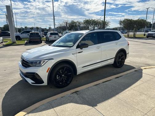 2024 Volkswagen Tiguan 2.0T SE R-Line Black