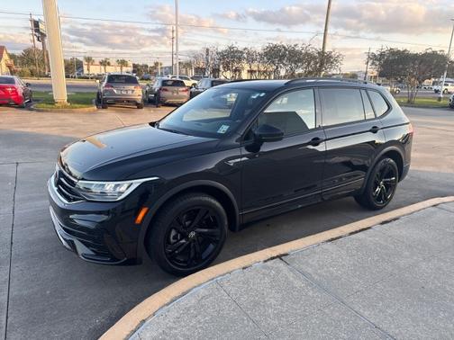 2023 Volkswagen Tiguan 2.0T SE R-Line Black