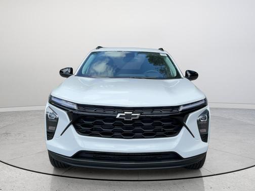 Summit White 2026 Chevrolet Trax LT