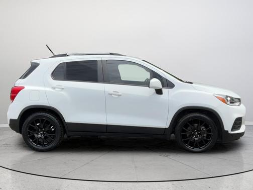 Summit White 2022 Chevrolet Trax LT