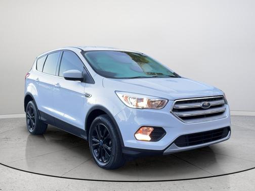 Oxford White 2019 Ford Escape SE