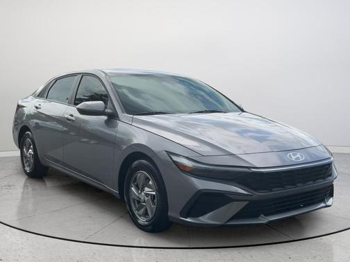 Metal 2024 Hyundai ELANTRA SE