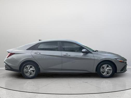 Metal 2024 Hyundai ELANTRA SE