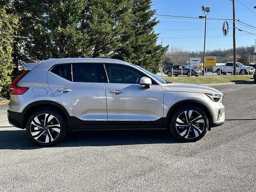 2023 Volvo XC40 B5 AWD Ultimate Bright Theme