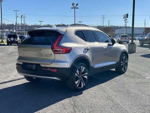 2023 Volvo XC40 B5 AWD Ultimate Bright Theme