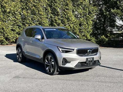 2023 Volvo XC40 B5 AWD Ultimate Bright Theme