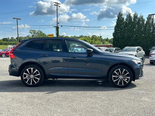 2024 Volvo XC60 B5 AWD Plus Dark Theme