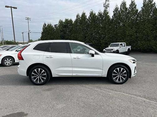 Crystal White 2023 Volvo XC60 Plus