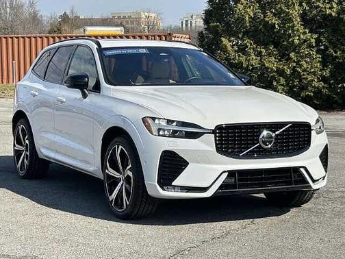2023 Volvo XC60 B5 AWD Ultimate Dark Theme