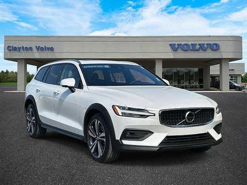 2025 Volvo V60 Cross Country Plus