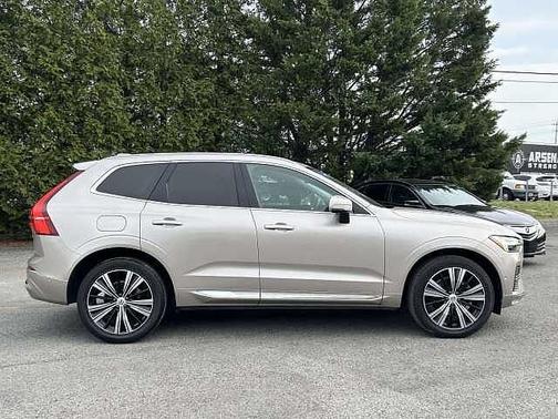 2023 Volvo XC60 B5 AWD Ultimate Bright Theme