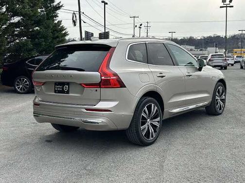 2023 Volvo XC60 B5 AWD Ultimate Bright Theme
