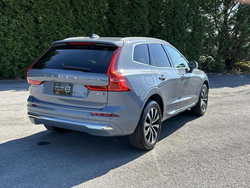 2023 Volvo XC60 B5 AWD Plus Bright Theme