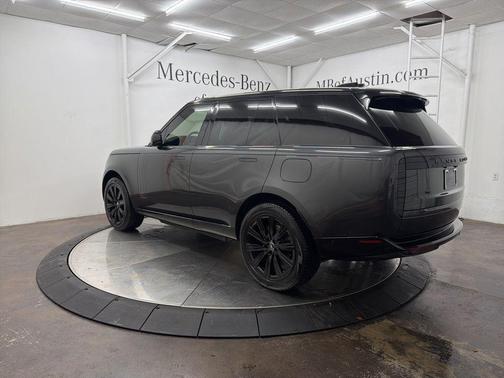 2025 Land Rover Range Rover P550e Autobiography