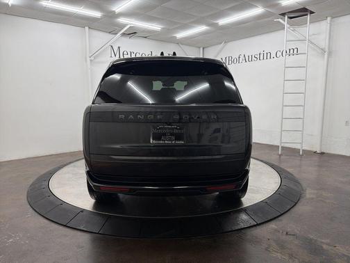 2025 Land Rover Range Rover P550e Autobiography