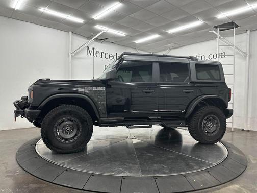 Shadow Black 2024 Ford Bronco Everglades