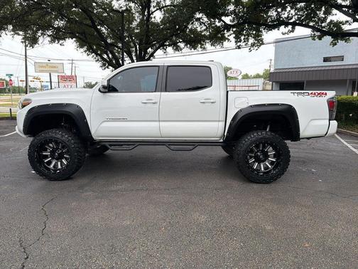 Super White 2020 Toyota Tacoma TRD Sport