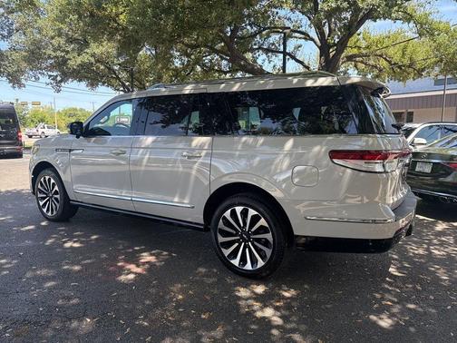 2023 Lincoln Navigator L Reserve