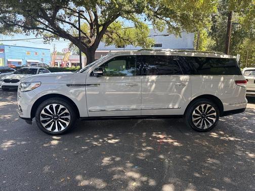 2023 Lincoln Navigator L Reserve