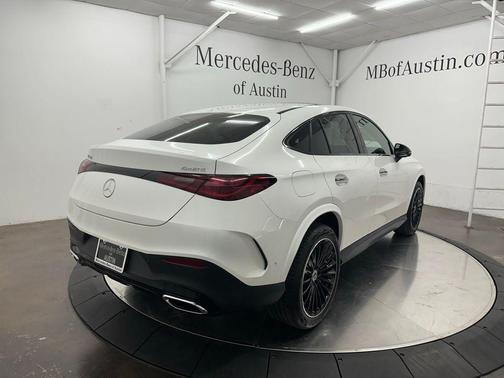 Polar White 2027 Mercedes-Benz GLC 300