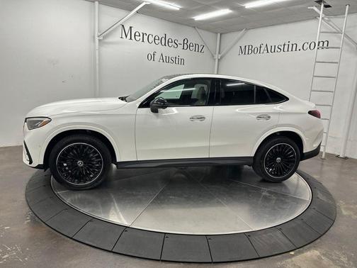 Polar White 2027 Mercedes-Benz GLC 300