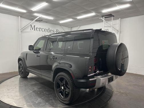 2021 Land Rover Defender 110 SE