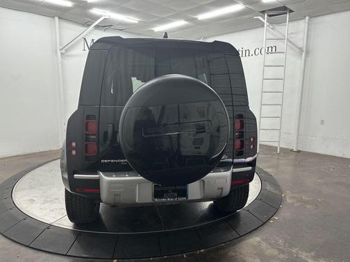 2021 Land Rover Defender 110 SE