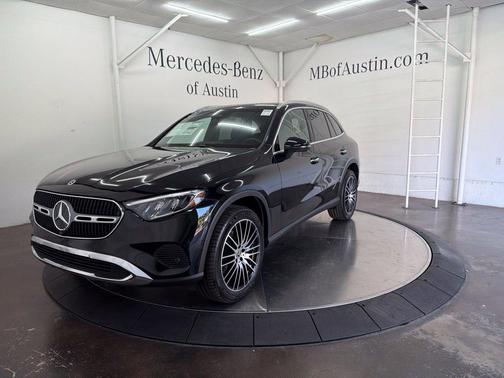 Black 2027 Mercedes-Benz GLC 300