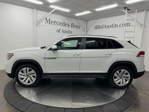 Pure White 2021 Volkswagen Atlas Cross Sport 2.0T SE w/Technology