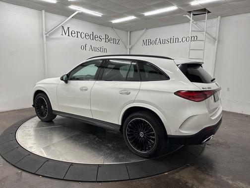 Polar White 2026 Mercedes-Benz GLC 300 Base