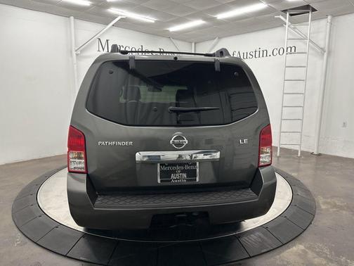 2008 Nissan Pathfinder LE