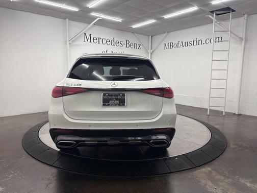 2026 Mercedes-Benz GLC 300 Base